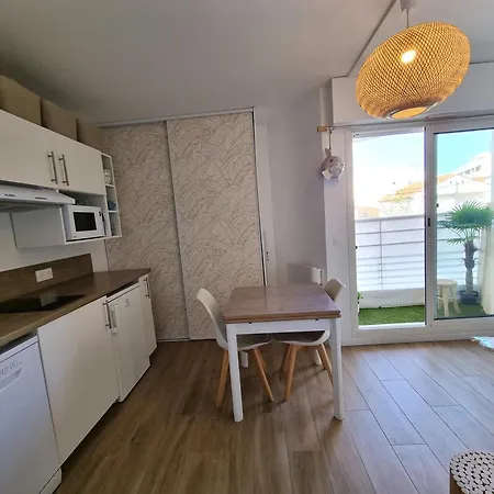 Apartment Plage, 30 Metres De La Plage, Wifi, A Pieds ! *