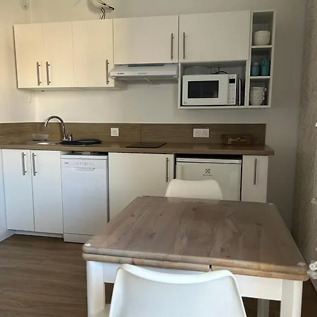 Apartment Plage, 30 Metres De La Plage, Wifi, A Pieds !
